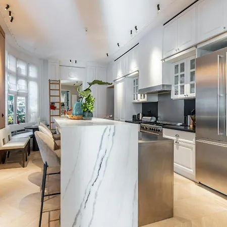 Le Haussmannien Chic Lägenhet